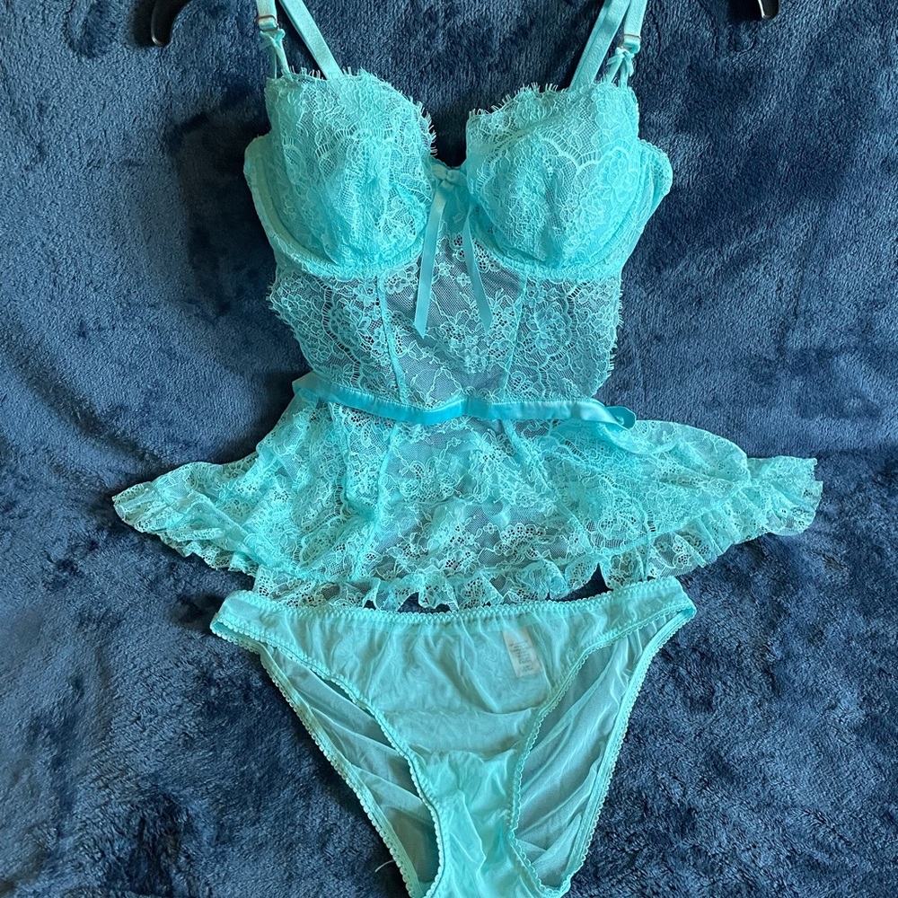 Victoria’s Secret Lingerie Sz Large